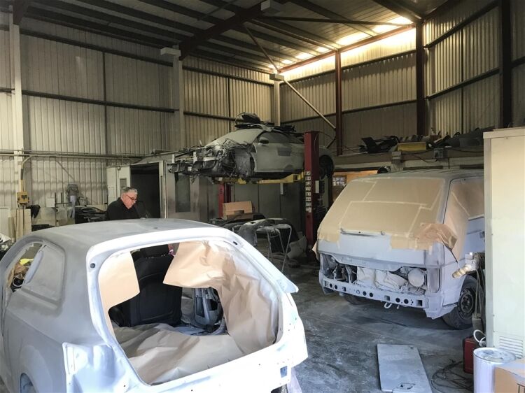 AUTO BODY REPAIRS & PAINT RESTORATION CENTRE IN BRADFORD Photo 3