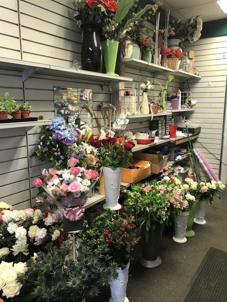 FREEHOLD FLOWERGRAM FLORIST & GIFTS IN BATHGATE TOWN CENTRE