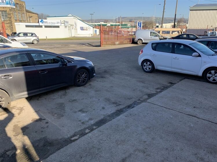 FREEHOLD GARAGE REPAIRS/BREAKDOWN RECOVERY & QUALITY USED AUTO SALES CENTRE IN KEIGHLEY