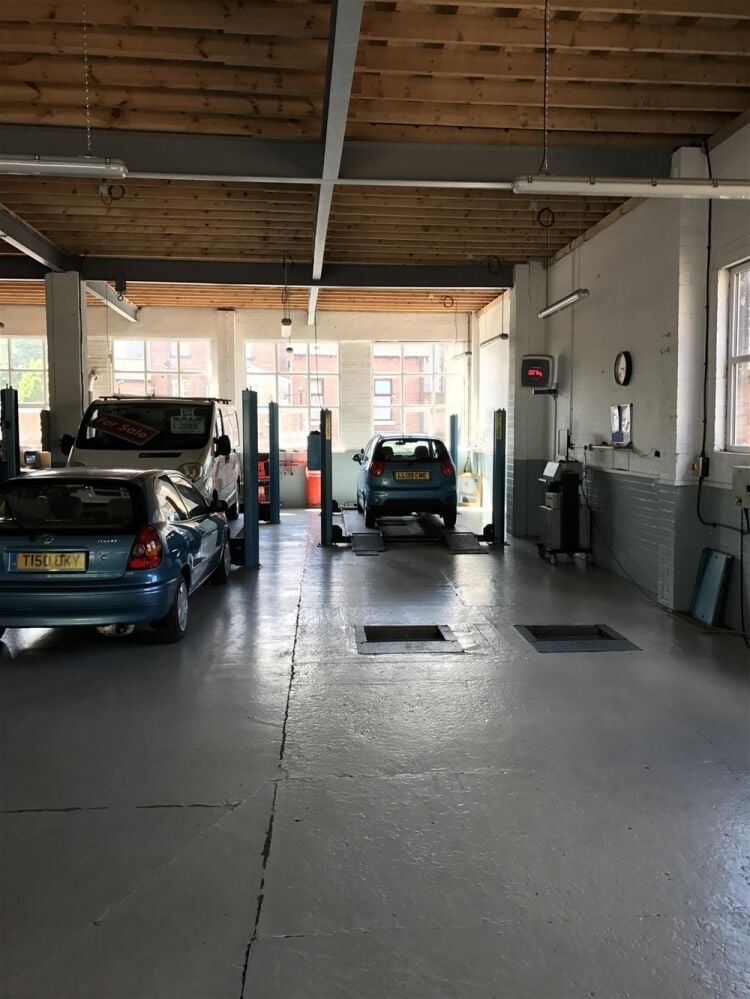 MOT TESTING & REPAIRS CENTRE IN SHEFFIELD SUBURB