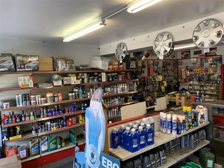 FREEHOLD MOTOR SPARES CENTRE WITH PRIVATE APARTMENTS IN DONCASTER SUBURB