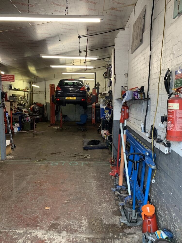 FREEHOLD AUTO MECHANICAL & BODY REPAIRS CENTRE NEAR MANSFIELD Photo 3
