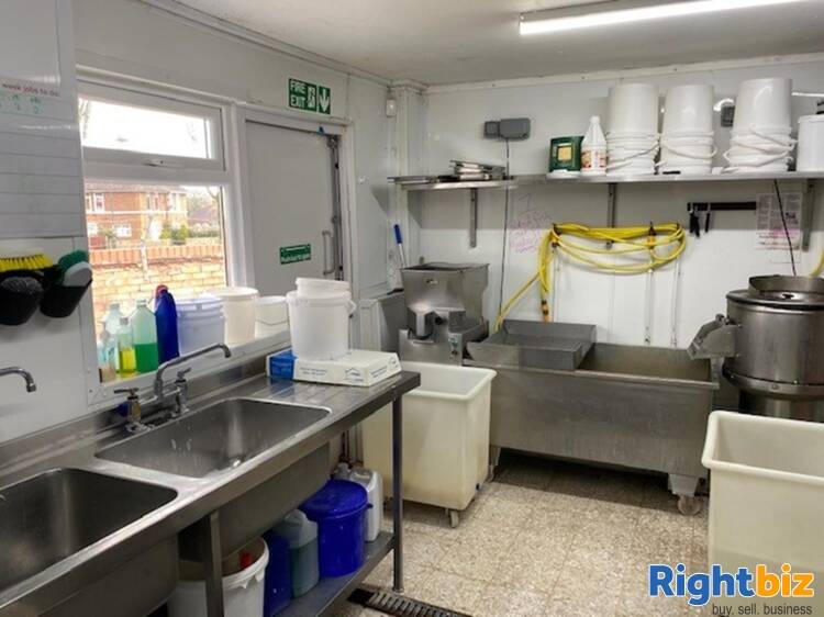Leasehold Fish & Chip Takeaway Located In Billesley Photo 3