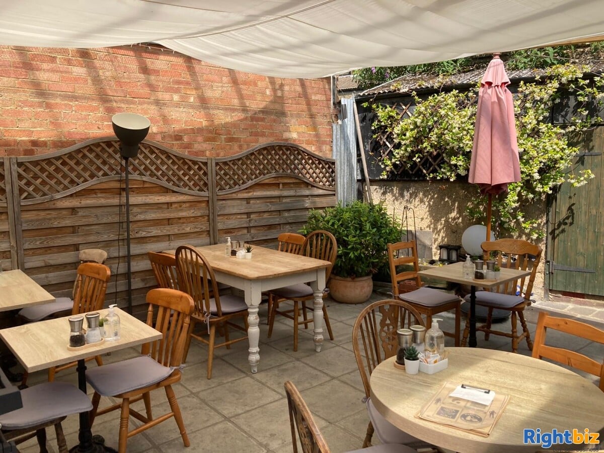 DELIGHTFUL COSY CAFÉ IN ENFIELD, N21 Photo 3