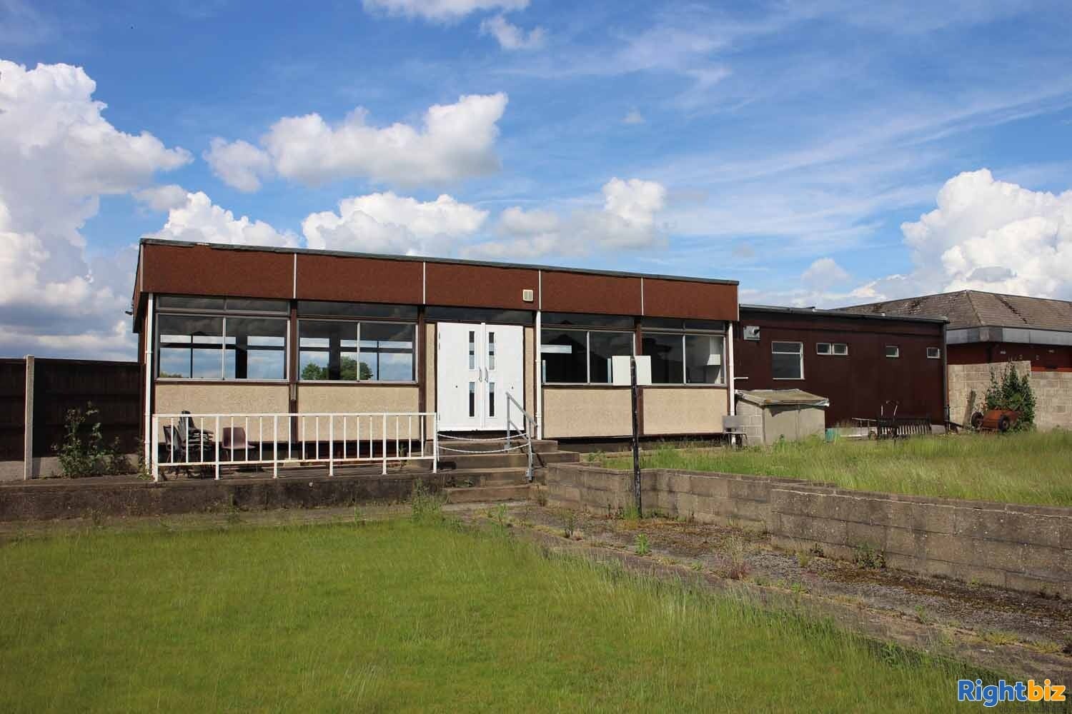NOTTINGHAMSHIRE - 8.5 ACRE FOOTBALL GROUND BOWLS GREEN AND SOCIAL CLUB Photo 3