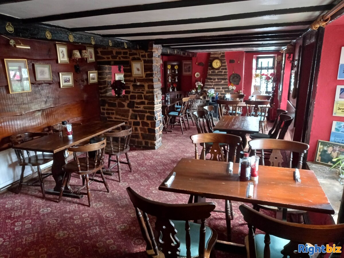 SOMERSET - EXMOOR NATIONAL PARK FREEHOUSE WITH HOLIDAY COTTAGE & BARN