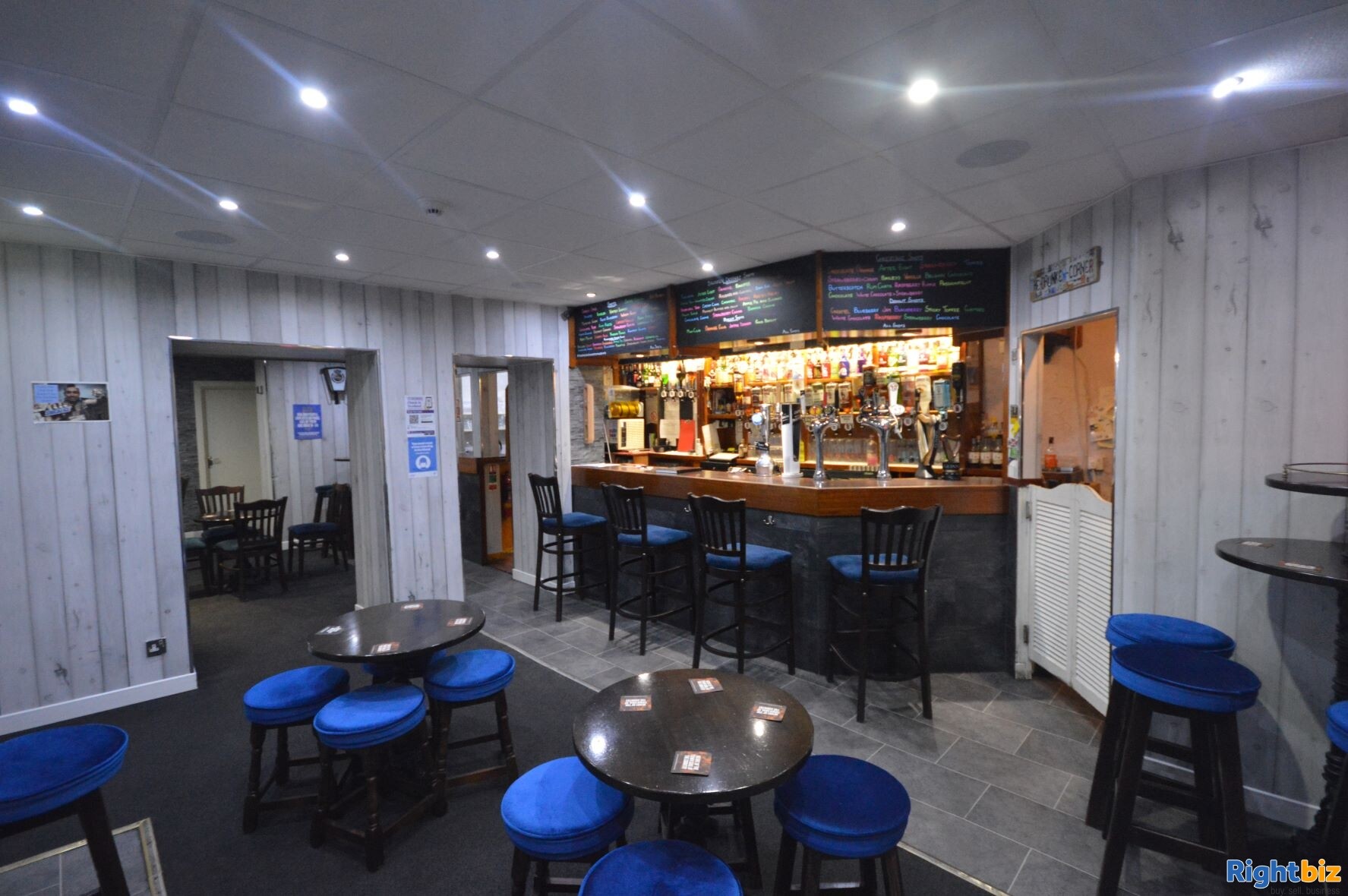 Freehold Lock Up Public House in the popular town of Montrose.  (ref 1410)