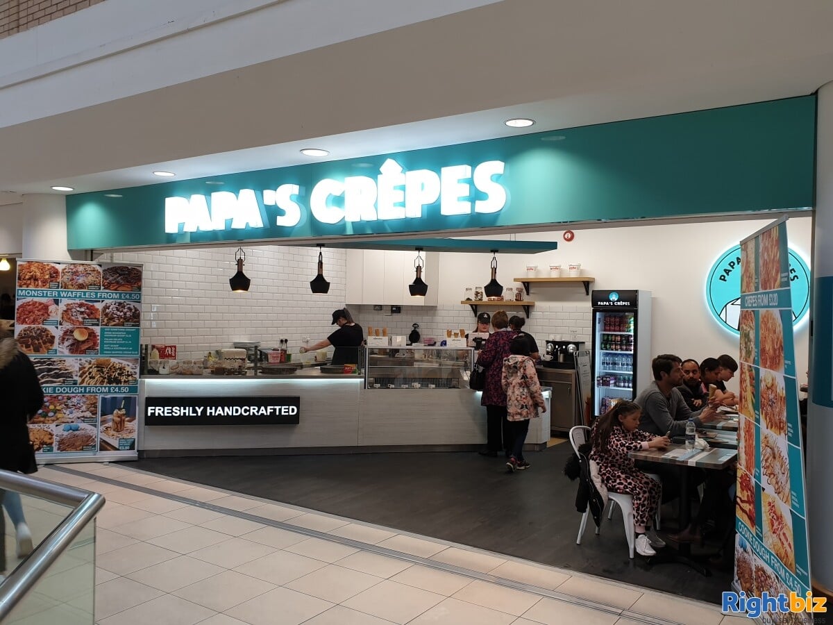 Beautiful Crepe / Waffle unit in a food court.