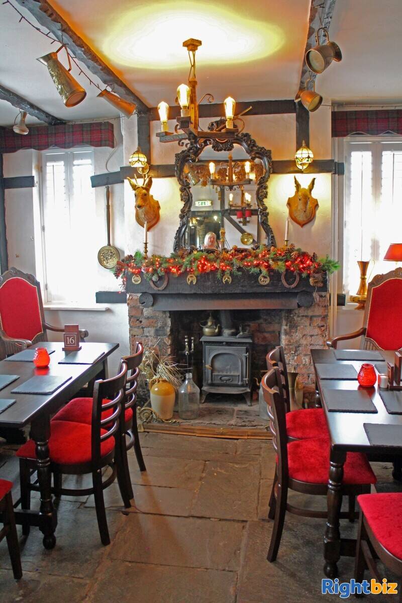 GWENT - WELL KNOWN FOOD LED COUNTRY PUB WITH PANORAMIC VIEWS OF SURROUNDING COUNTRYSIDE