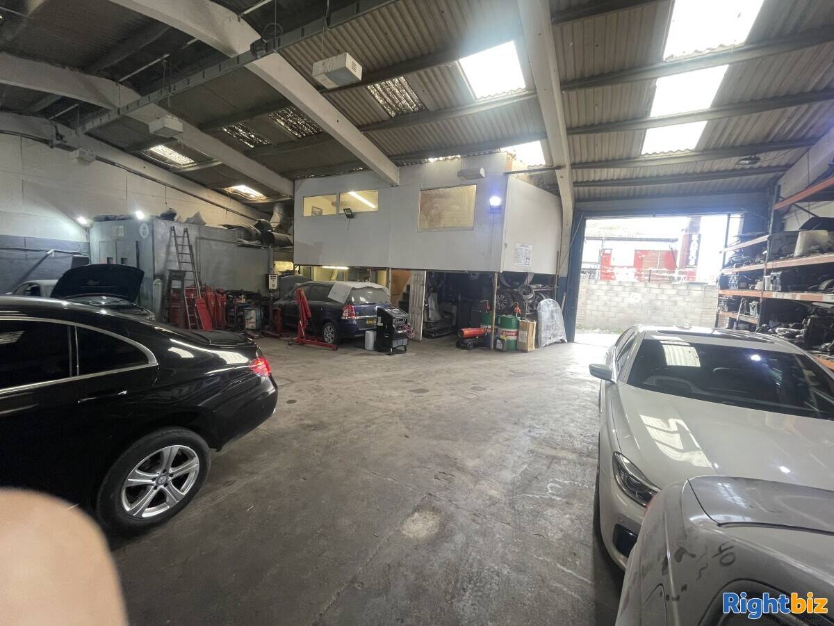 Mechanical and Bodywork  Garage Business for Sale in Barking London Photo 3