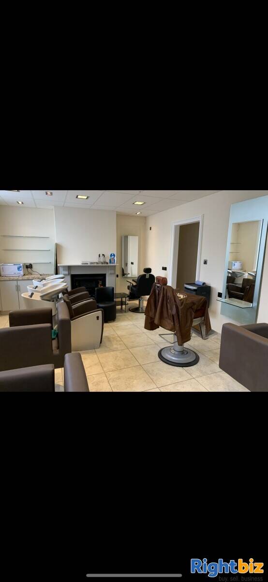 Barber shop for sale in Cranleigh high street Photo 3