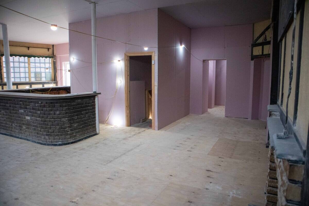LONDON - GROUND FLOOR LOCK-UP PUB