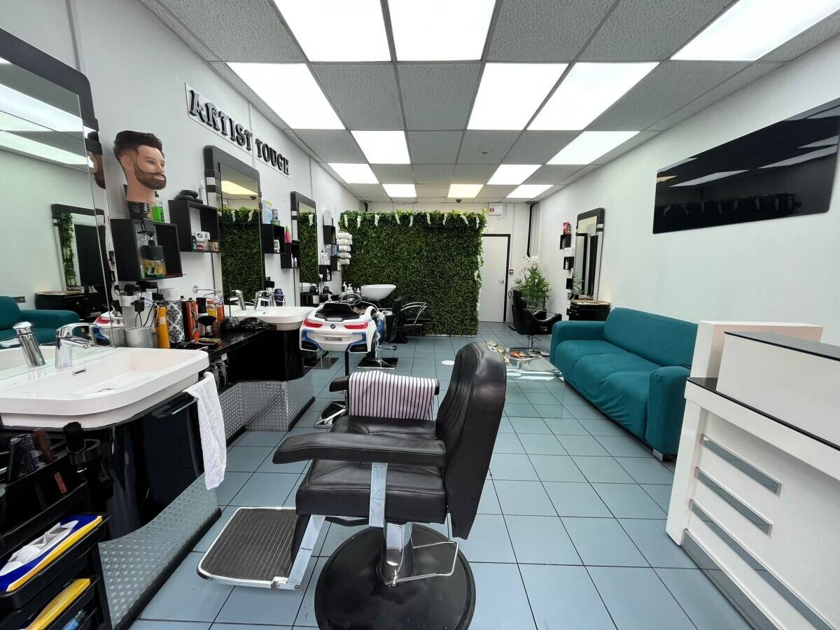 Unisex salon in Peterborough for sale