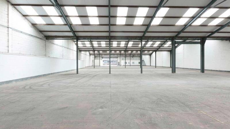 Unit to Let in Swindon, 20,000 sqft, no premium, amazing hight, with yard. Prime Location