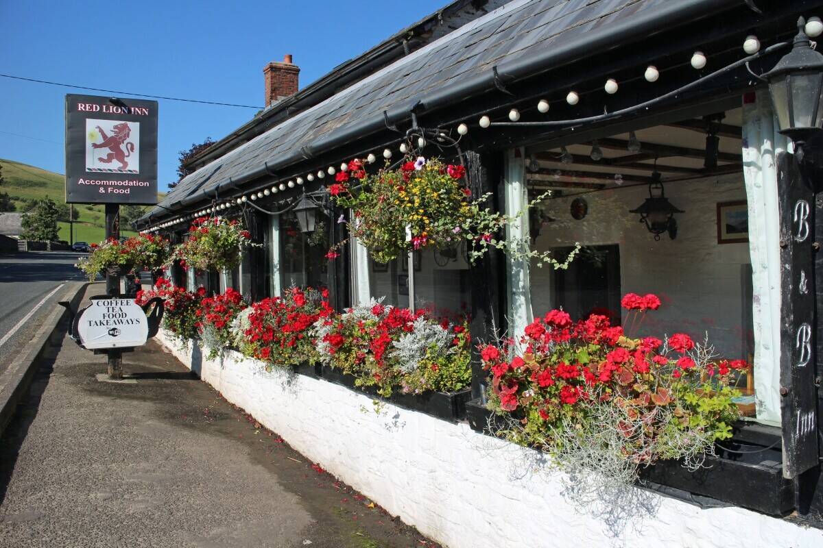 POWYS - 16TH CENTURY MAIN ROAD COUNTRY INN