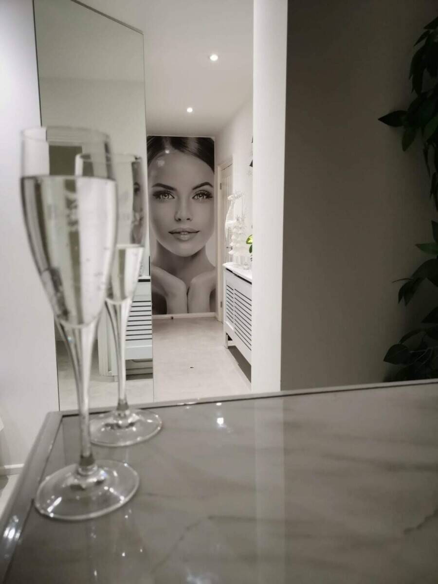 Fully Equipped Nail & Beauty Salon &ndash; Central Eastbourne | 70 m&sup2; Premises &bull; 1 min from Station Photo 4