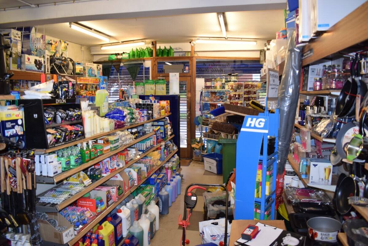 ESTABLISHED HARDWARE BUSINESS FOR SALE IN CHIGWELL - RARE OPPORTUNITY Photo 3