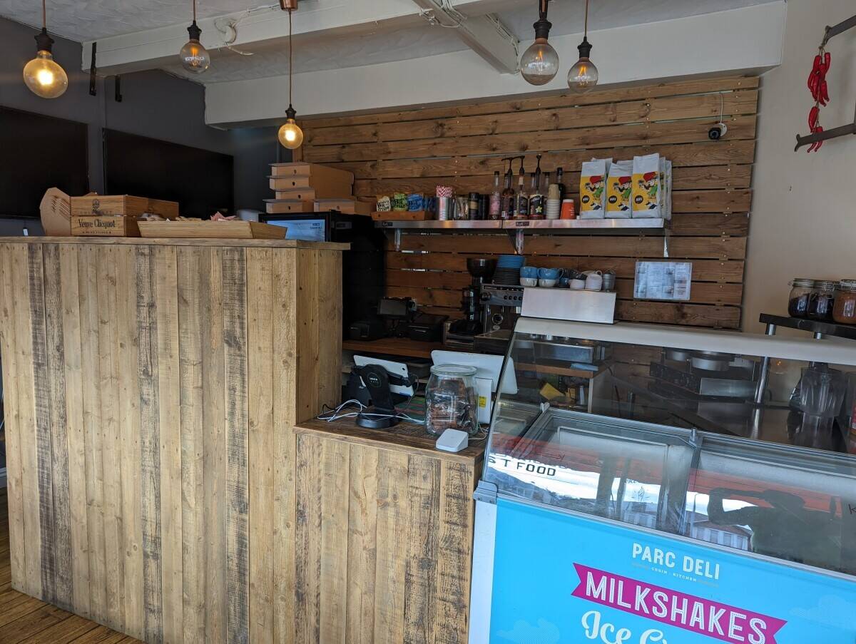 Bustling Cafe & Takeaway In Cardiff Photo 3