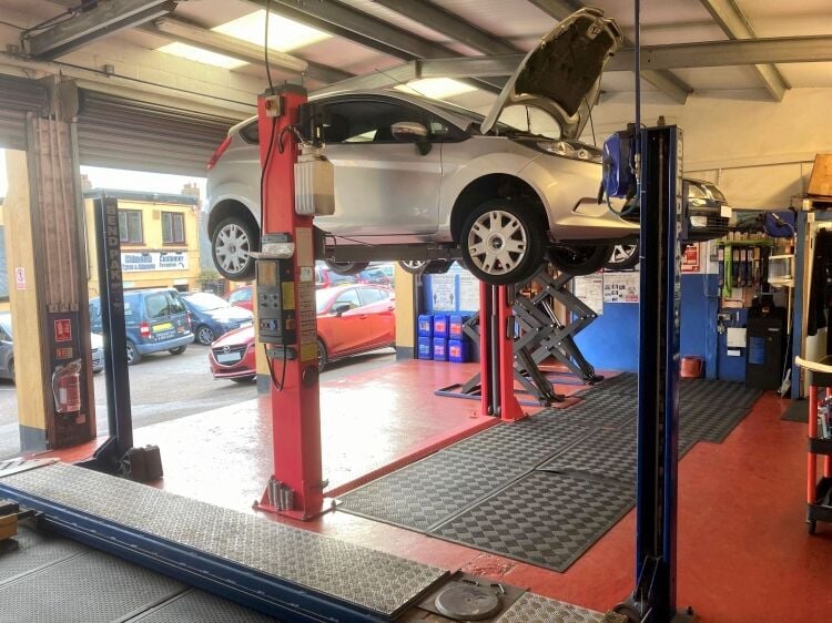 MOTOR VEHICLE DIAGNOSTICS, SERVICING, REPAIR, MOT CENTRE & TYRE BAY Photo 3