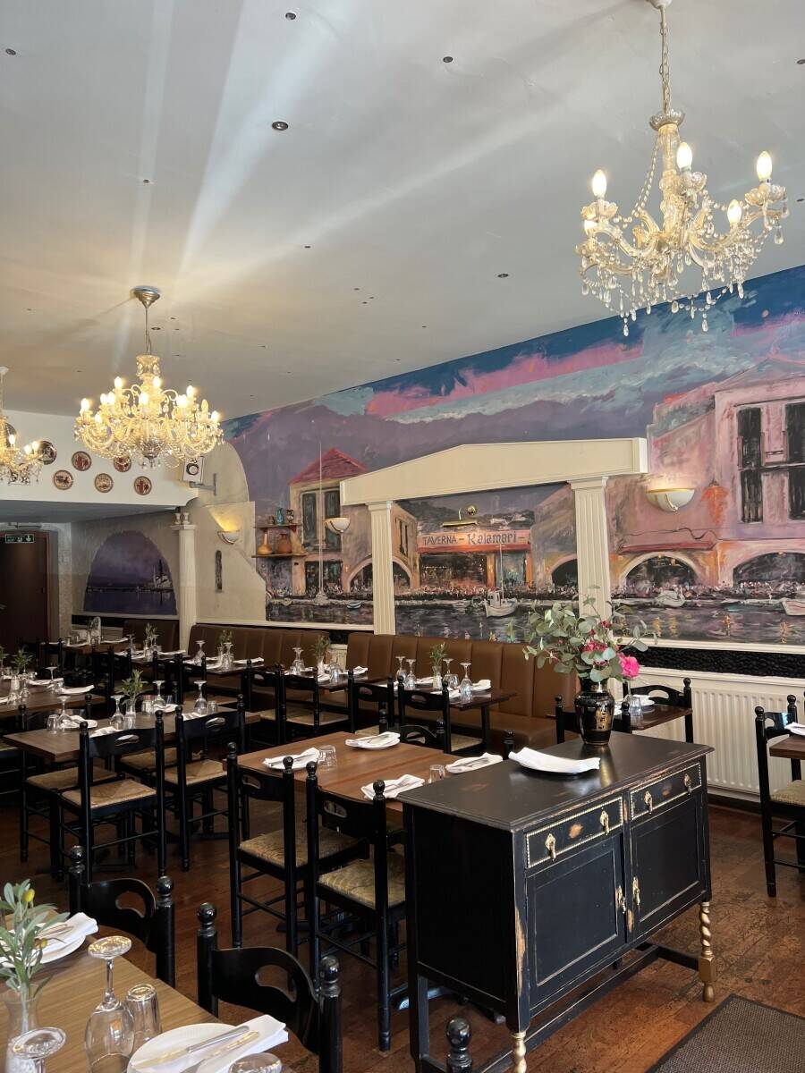 Family Greek Owned  Restaurant for Sale in London (Chiswick) Photo 3