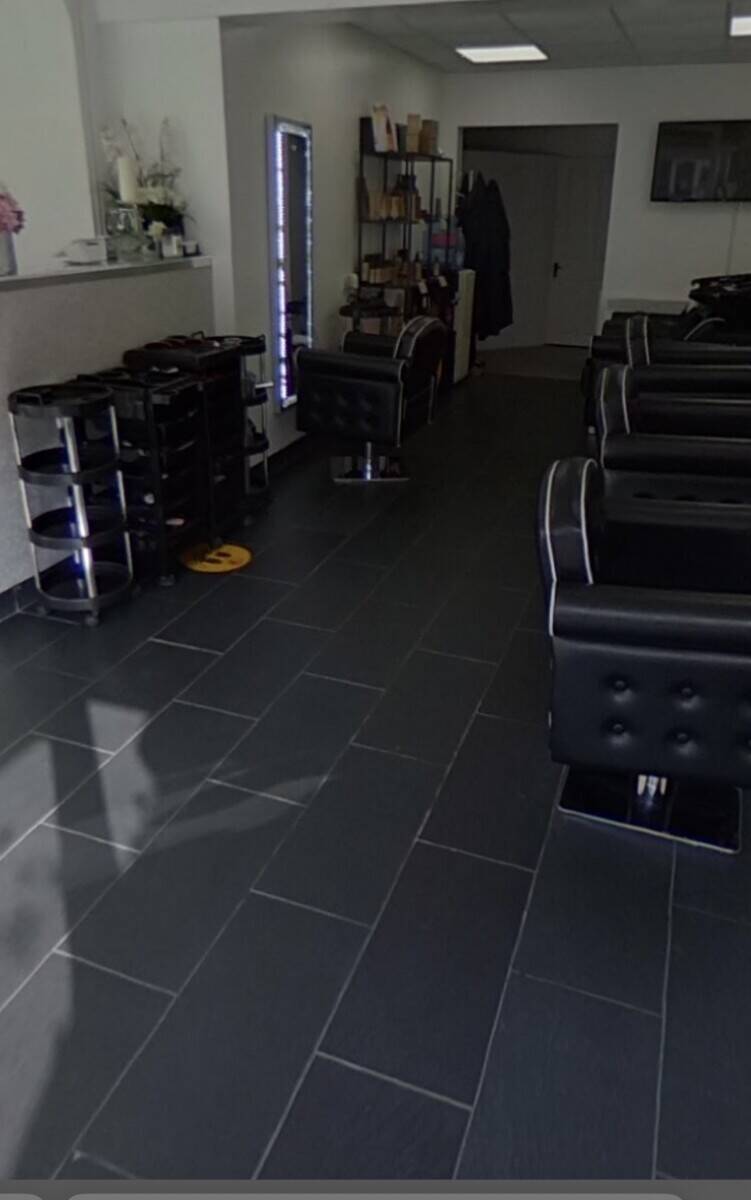 Beautiful Hair Salon for Sale in the Heart of Watford Photo 3