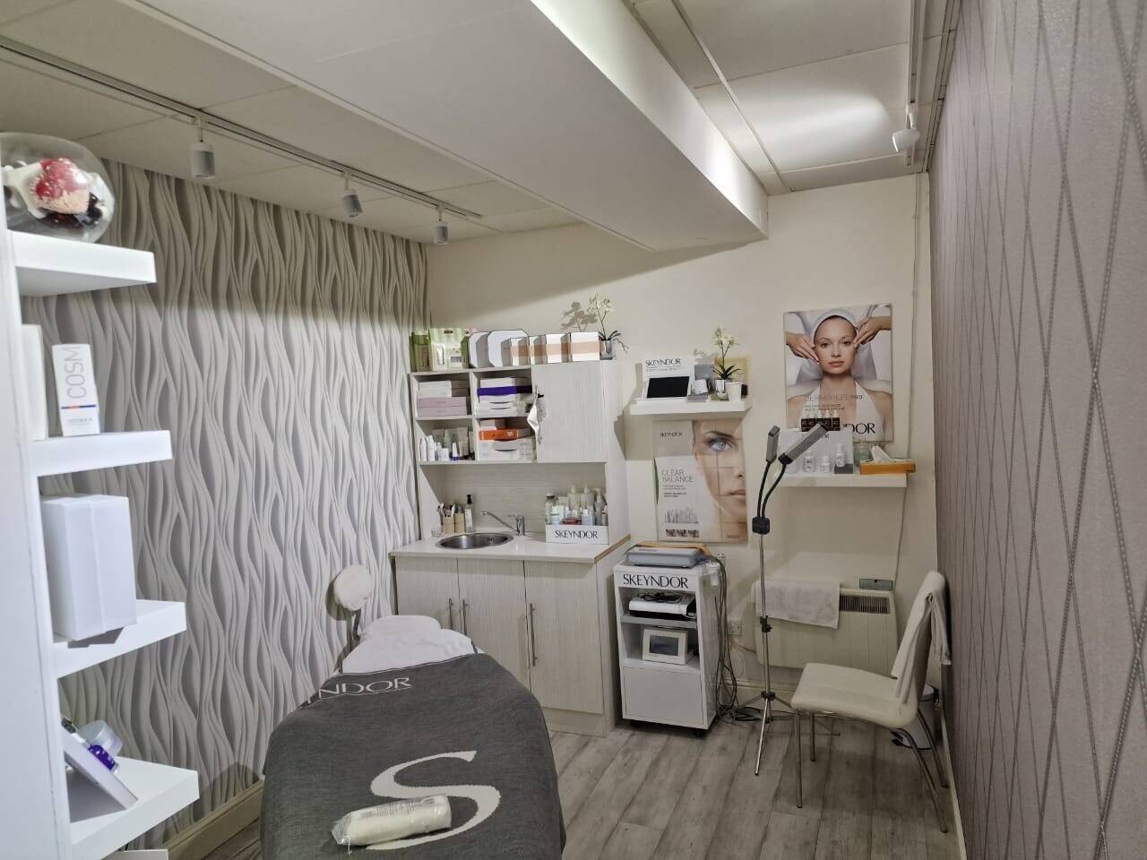 Well Established City Centre Hair & Beauty Salon Photo 3
