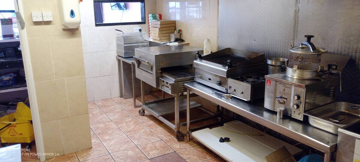 Pizza/chicken shop for sale
