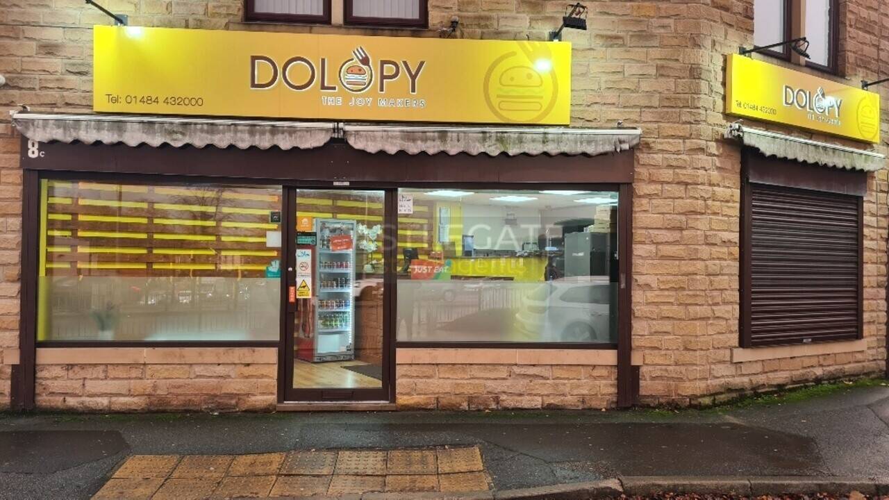 Leasehold diner/ takeaway for sale in Huddersfield Photo 3