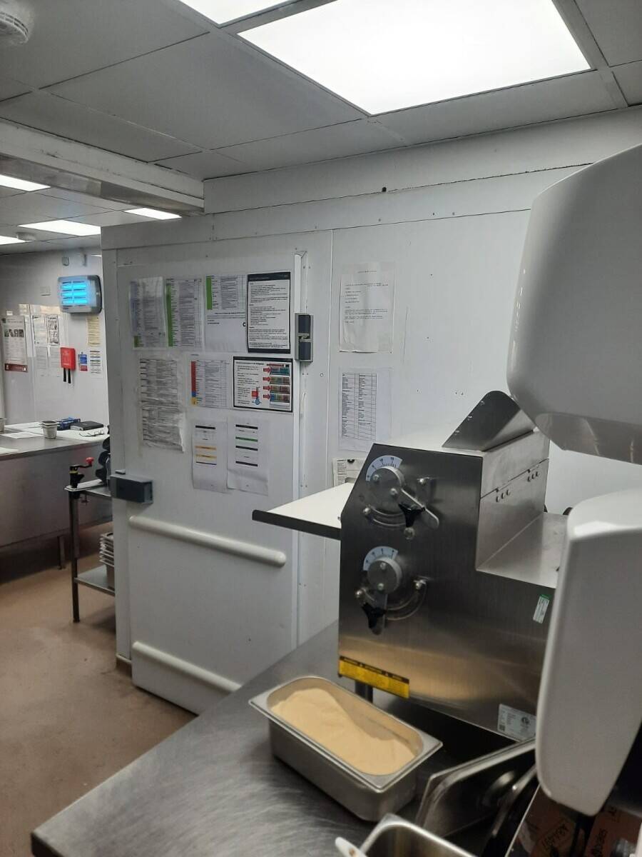 Fully fitted pizza shop lease for sale Photo 3