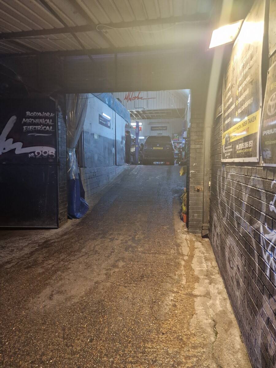 Car repair garage for sale in Bethnal Green Photo 3