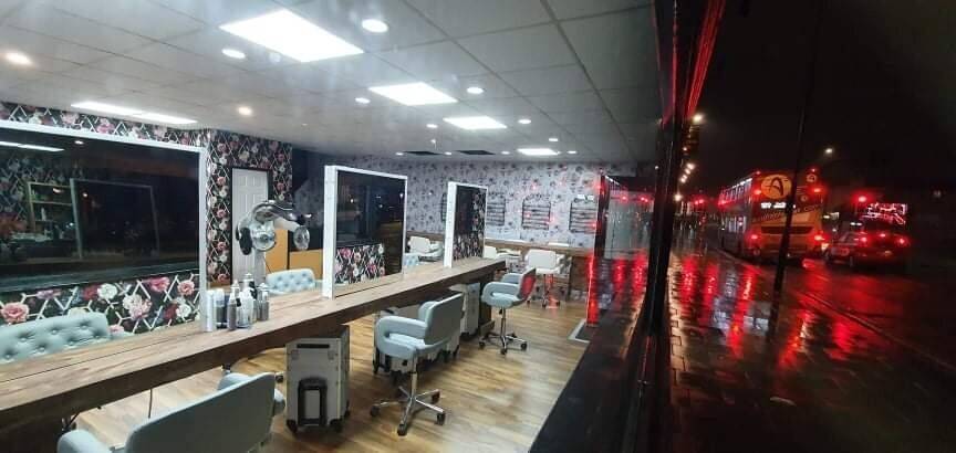 Leasehold Unisex Beauty Salon For Sale In Wakefield town centre