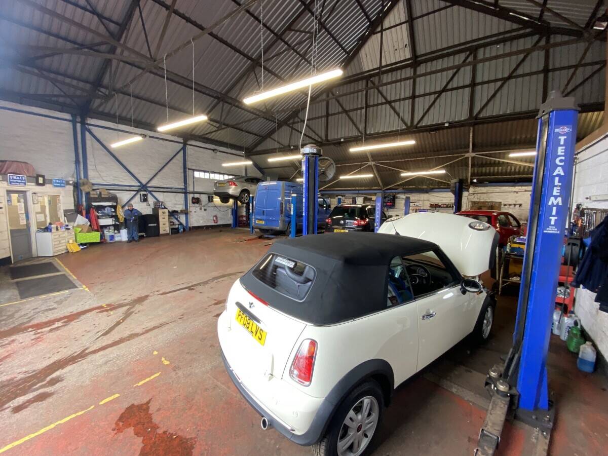 MOT, Service & Repair Garage (Freehold) in Middlesbrough Photo 3