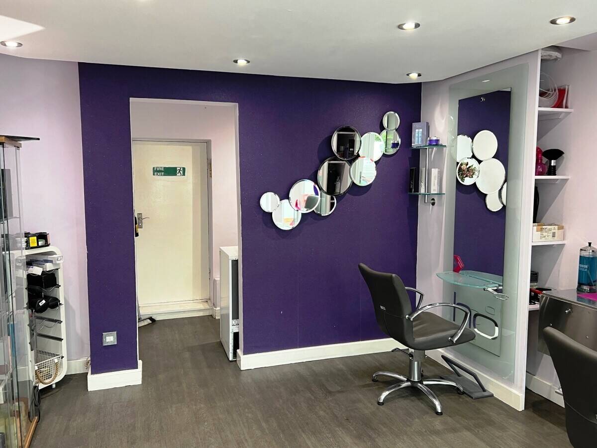 A Top Quality Hair Salon, the sought after village of Radcliffe-on-Trent, Nottinghamshire. For Sale. Photo 3