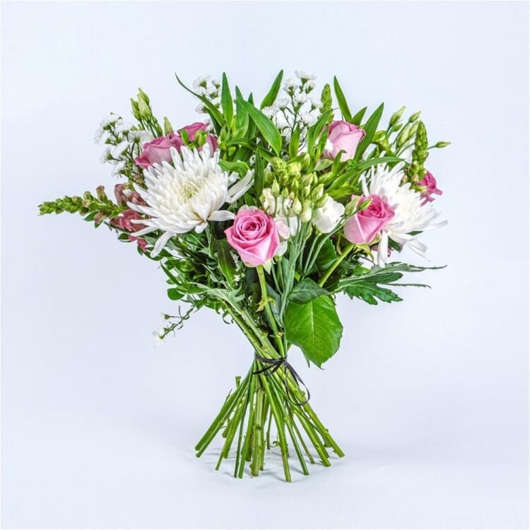 CONTEMPORARY FLORIST AND WEDDING SUPPLIER Photo 3