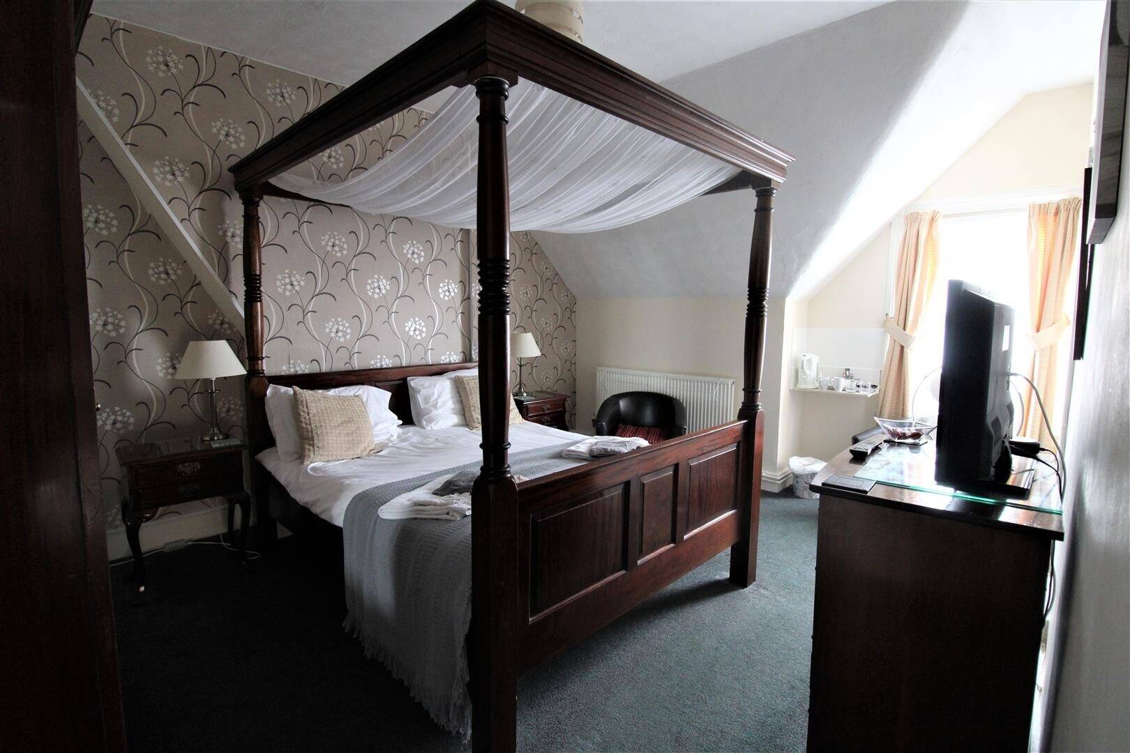 B&B for sale in Bexhill Town centre, minutes from a popular tourist seafront. Photo 3