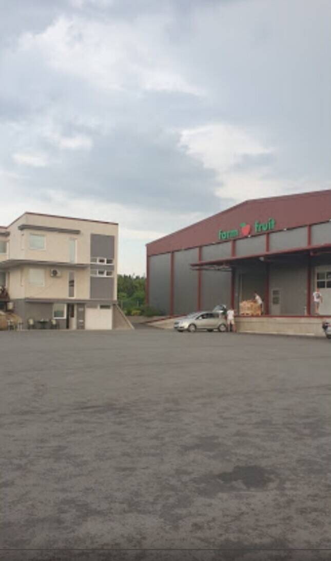 A wholesale complex with cold storage and an office building with offices