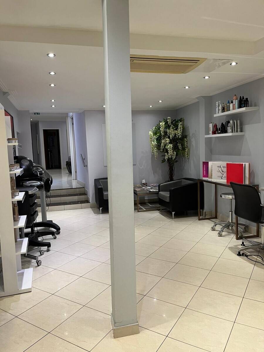 Established hairdressing salon location  for sale in Ipswich, Suffolk Photo 3