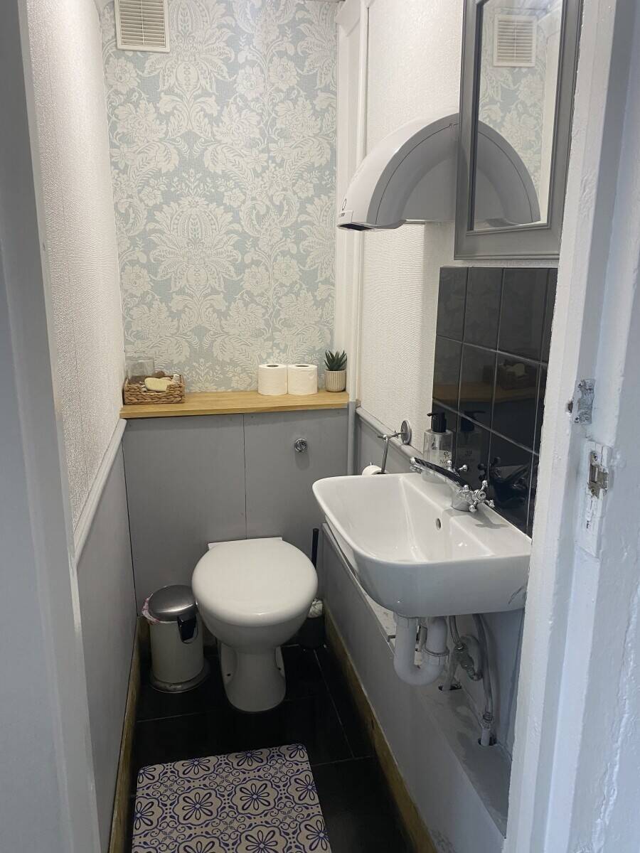 Coffe shop/Restaurant/Alcohol license + 1 bed flat/Turnpinke lane Photo 4