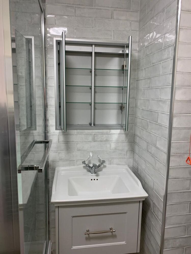 REDUCED - Successful & Long-Established Kitchen, Bathroom and Bedroom supplier with a stellar reputation in the surrounding areas of Hampshire Photo 3