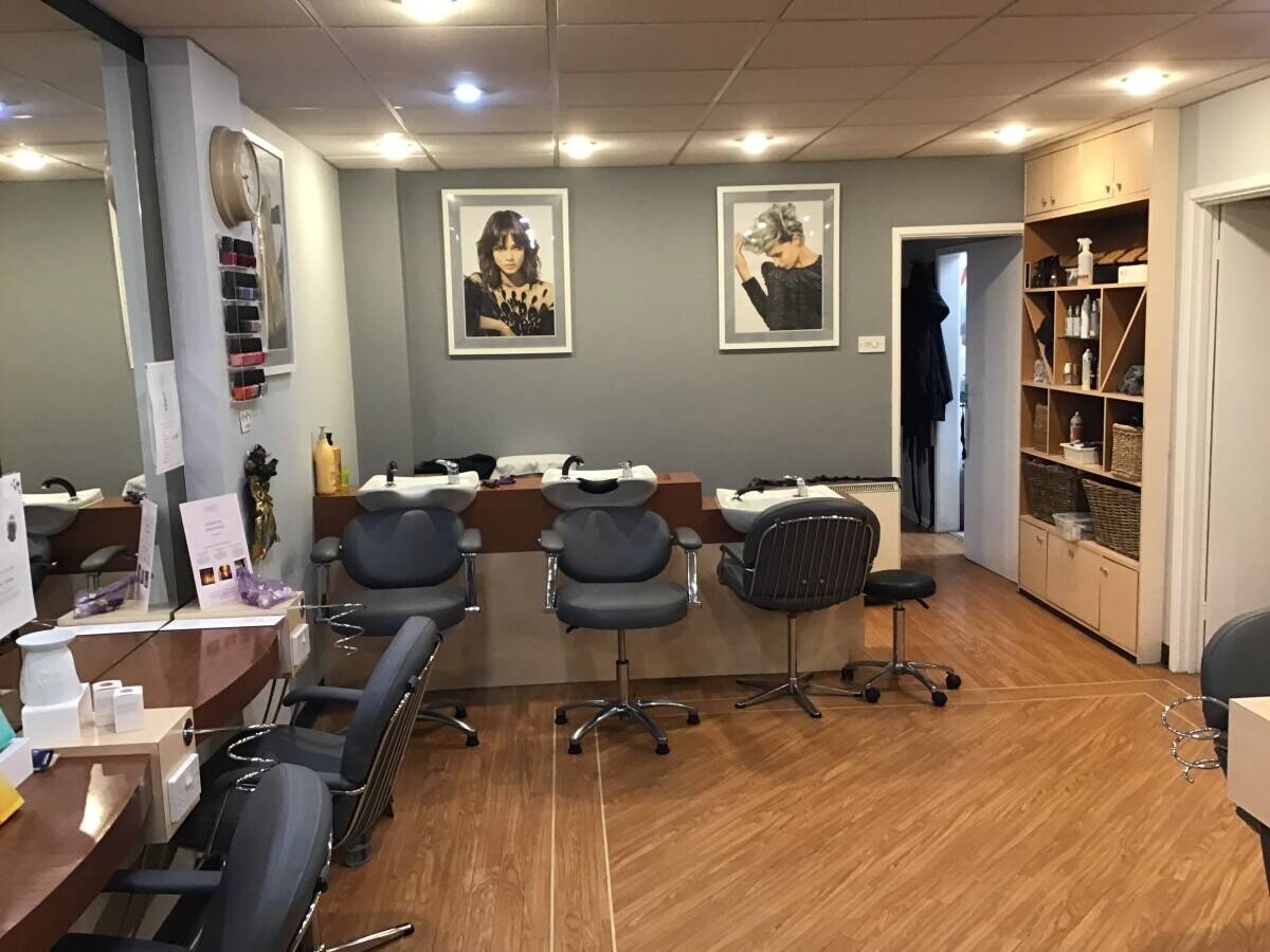 Well established Hair &  Beauty Salon  On Hants/Dorset border Photo 3