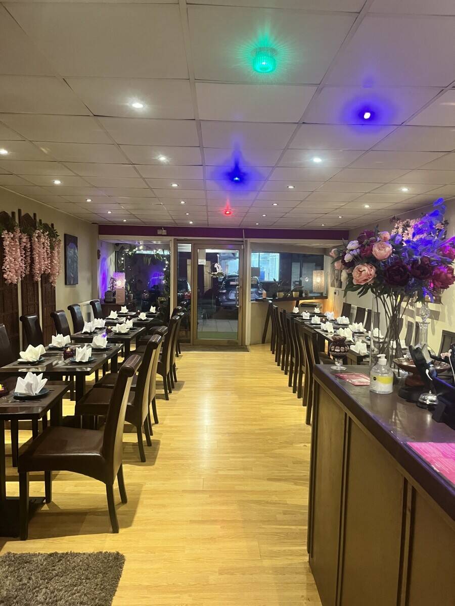 Thai restaurant in Elm Park station parade. Photo 3