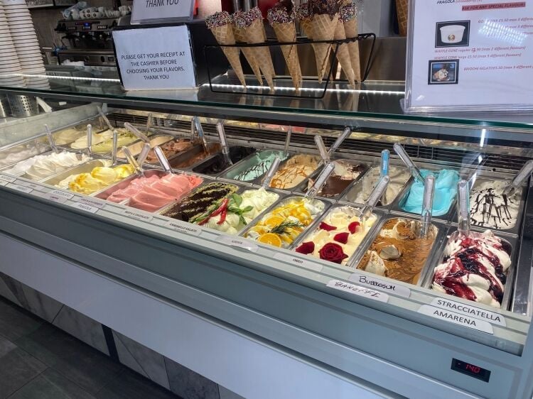 ICE CREAM/DESSERT & COFFEE SHOP BUSINESS, SOUTH WALES Photo 3
