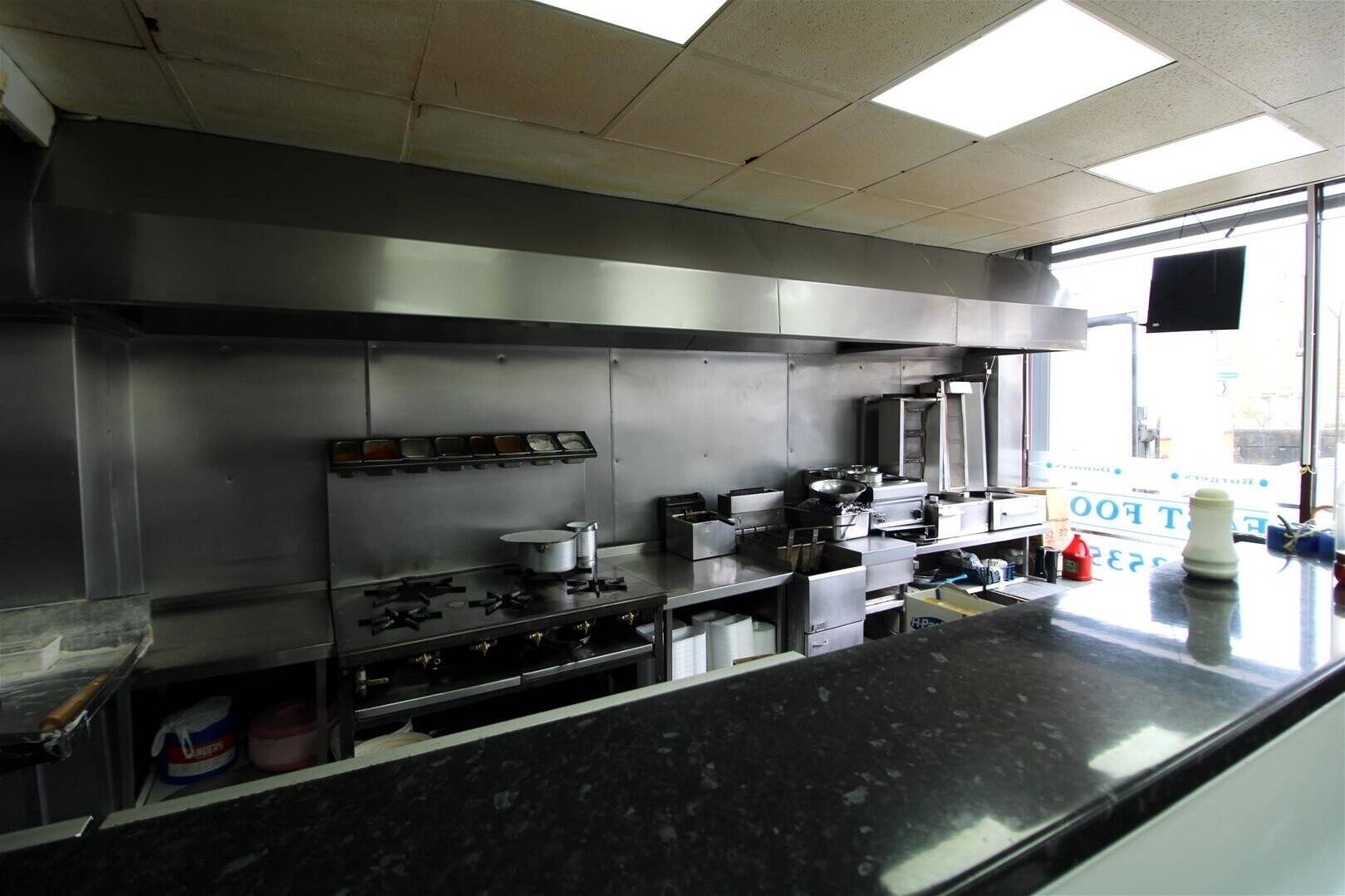 Fast Food Takeaway Business for sale, Prime Location, Well established. Photo 3
