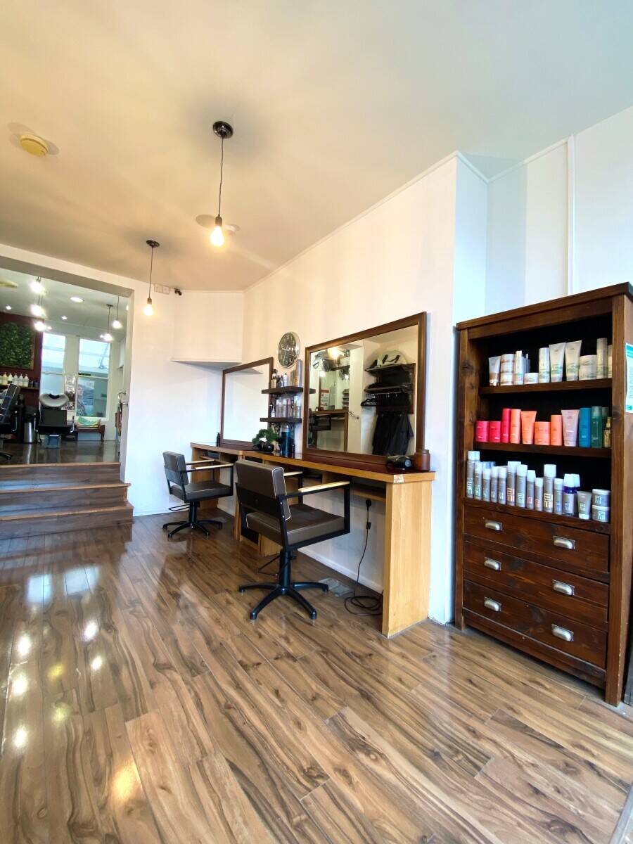 Well-established hair salon for sale in Portsmouth Photo 3