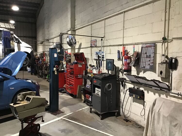 SPACIOUS GARAGE/MOT CENTRE OPPORTUNITY, CARDIFF NORTH