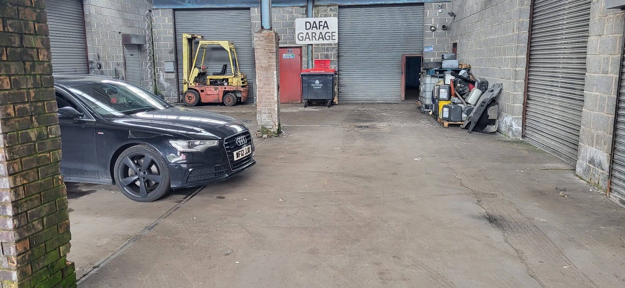 Autovehicle repair garage in Doncaster, Thorne.