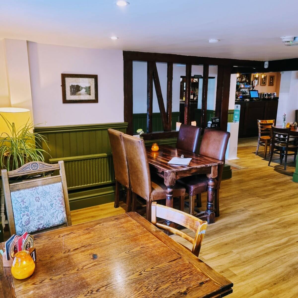 Modern, traditional free house in Nottinghamshire for sale Photo 3