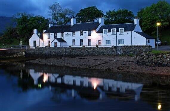 Fabulous Waterside Inn overlooking the Iconic Loch Linnhe - For Sale Photo 3