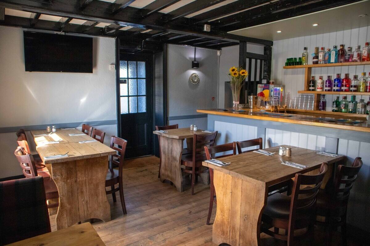 KENT - HIGH QUALITY FAMILY FRIENDLY PUB FOR SALE Photo 3