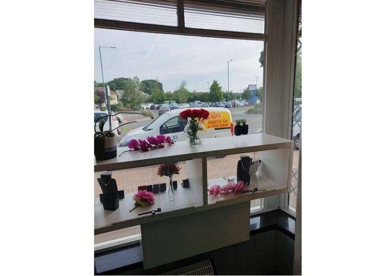 Highly rated jewellers business for sale Photo 3